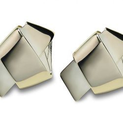 Pendientes origami dorados de Salvatore Ferragamo temporada invierno 2015