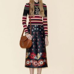 Jerséi de rayas horizontales y falda larga con estampado floral para la línea Pre-Fall 2016 de Valentino
