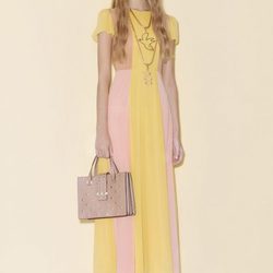 Vestido largo estilo retro en amarillo y rosa pastel para la línea Pre-Fall 2016 de Valentino
