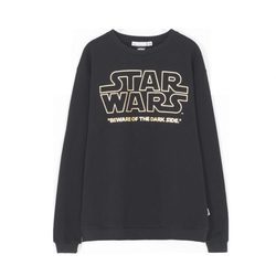 Sudaderta negra con logo dorado de 'Star Wars' para Lefties