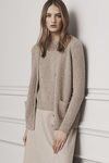 Suéter con detalle de strass y chaqueta de lana gruesa con falda lisa en tonos nuetros de Ralph Lauren para la colección Pre-Fall 2016