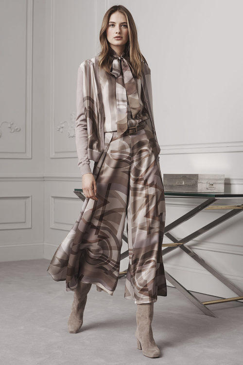 Mono largo y maxi lazo en el pecho en tonos neutros de Ralph Lauren para la colección Pre-Fall 2016