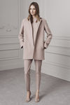 Blazer largo y pantalones de traje en rosa palo de Ralph Lauren para la colección Pre-Fall 2016