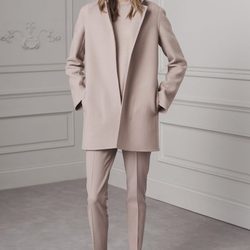 Blazer largo y pantalones de traje en rosa palo de Ralph Lauren para la colección Pre-Fall 2016