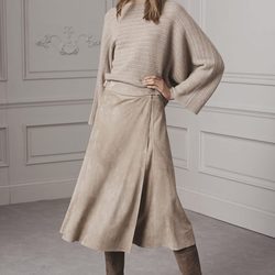 Jersey con mangas acampanadas, falda y botas de ante de Ralph Lauren para la colección Pre-Fall 2016