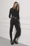 Total black con blusa transparente y pantalones bombacho negros de Ralph Lauren para la colección Pre-Fall 2016