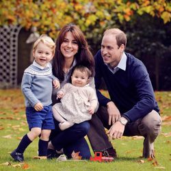 Los príncipes Jorge y Carlota de Cambridge con conjuntos de firmas españolas 