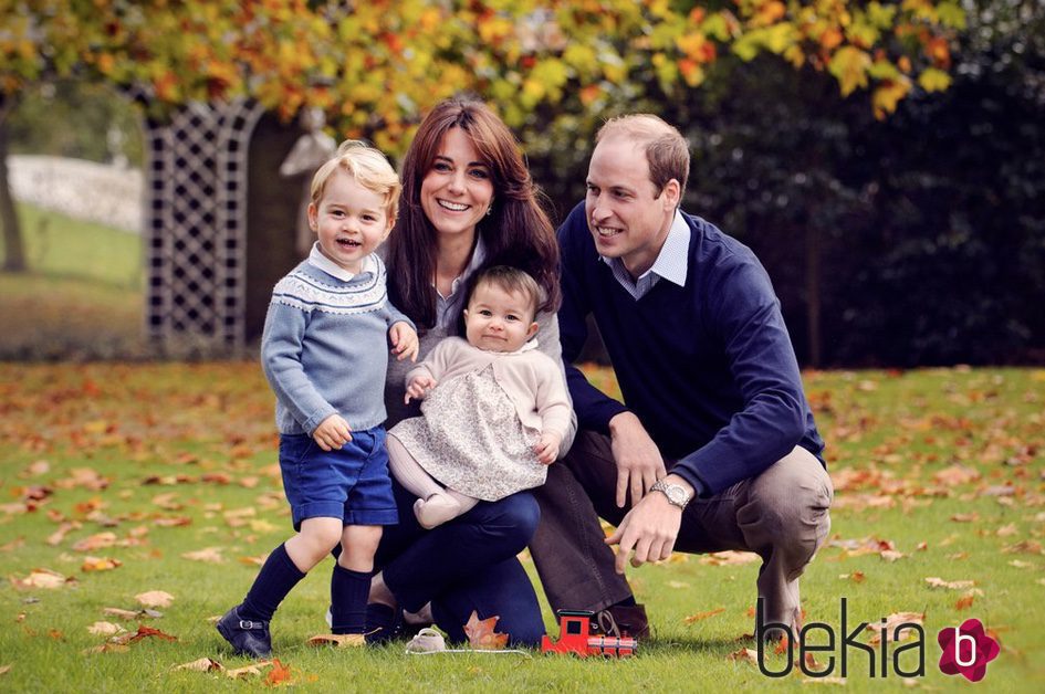 Los príncipes Jorge y Carlota de Cambridge con conjuntos de firmas españolas 