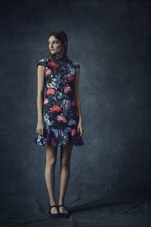 Vestido midi con detalles florales de la colección Pre-Fall 2016 de Erdem