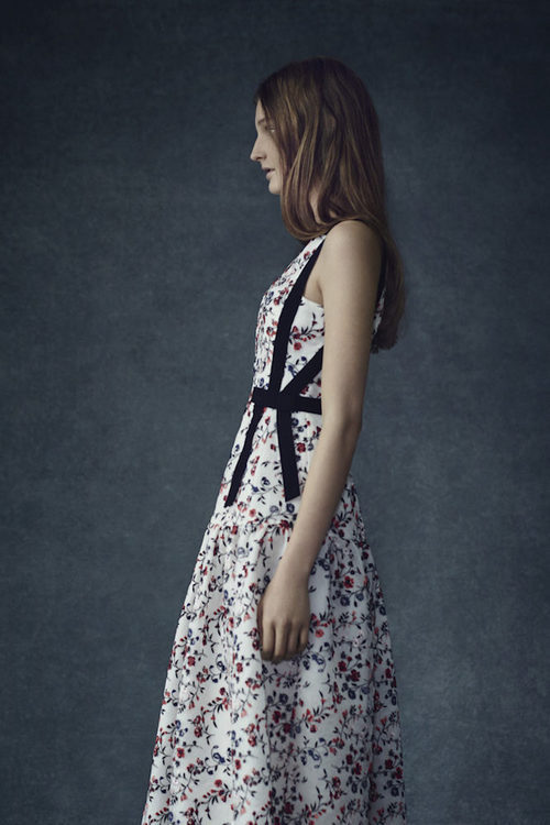 Vestido blanco con estampado floral de la colección Pre-Fall 2016 de Erdem
