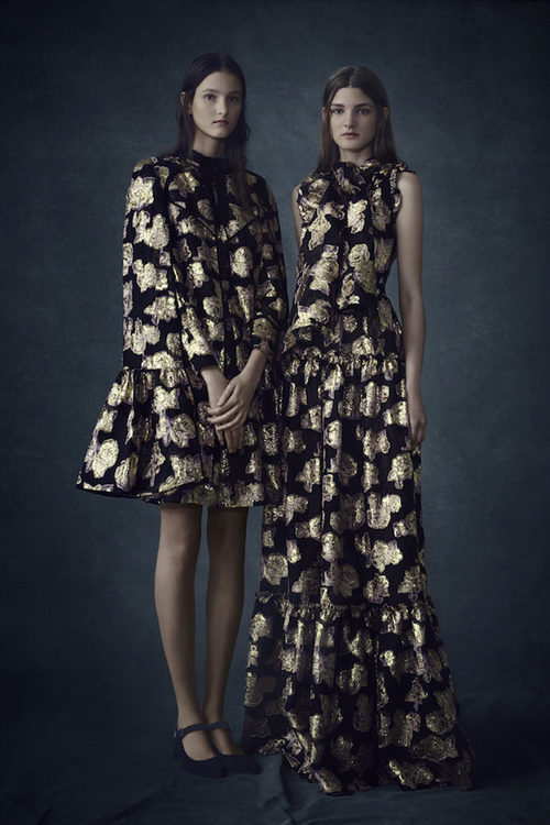 Vestidos con detalles dorados de la colección Pre-Fall 2016 de Erdem