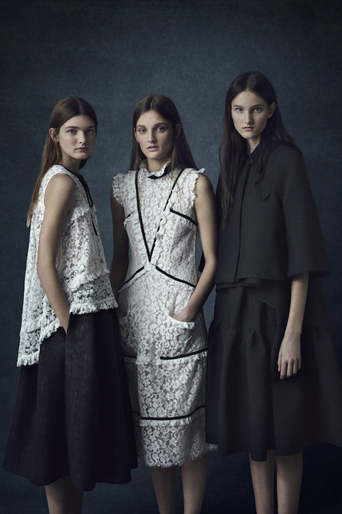 Vestidos con encajes en blanco y negro de la colección Pre-Fall 2016 de Erdem