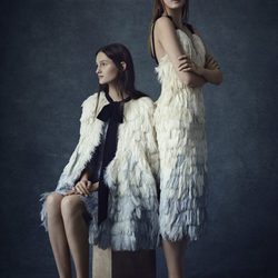 Vestidos midi blancos de flecos y lazos negros de la colección Pre-Fall 2016 de Erdem