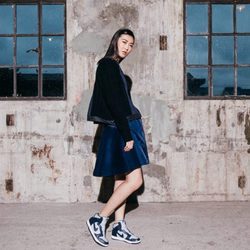 Falda con vuelo azul de la colaboración 'NikeLab x Sacai' para 2016