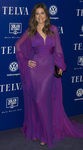 Isabel Jiménez con vestido largo de gasa morada