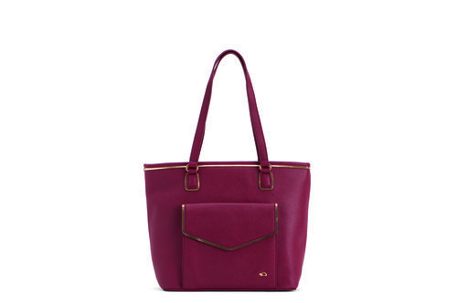 Bolso de hombro cuadrado en burdeos de la nueva colección de Carpisa para navidad 2015