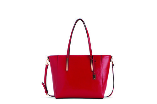 Bolso rojo de la nueva colección de Carpisa para Navidad 2015
