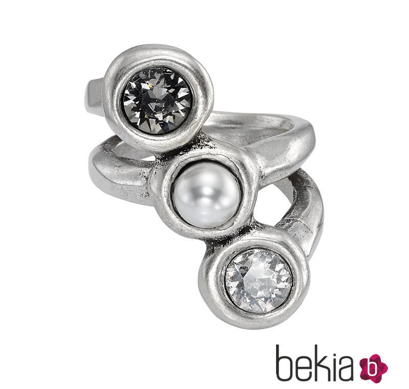 Anillo de plata con brillantes en blanco y negro de la colección 'The Darker Side' de Uno de 50