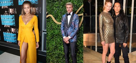 Lucky Blue Smith con traje de chaqueta en tonos azules