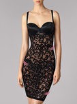 Vestido ajustado en 'tulle decor' negro de encaje elástico y falda lisa de Wolford para 'Summer Lingerie' 2016