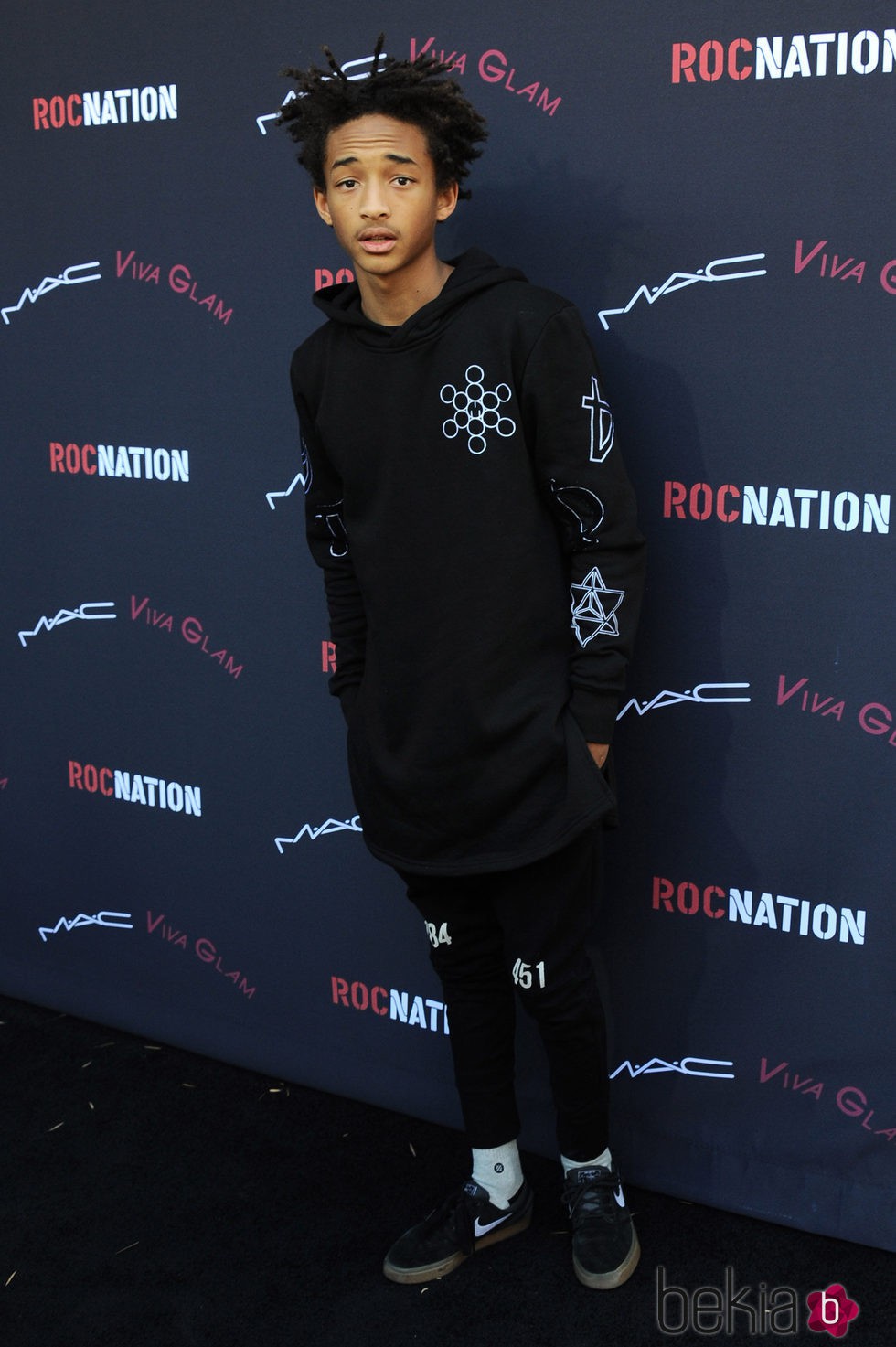 Jaden Smith con un look total black en la previa a la entrega de los Premios Grammy 2014
