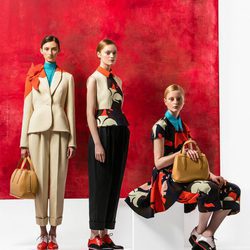 Modelos con diseños florales para la temporada Pre-Fall 2016 de Del Pozo