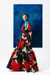 Vestido largo de corte flamenco con estampado floral asimétrico para la temporada Pre-Fall 2016 de Del Pozo