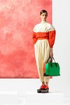 Jersey maxi en dos tonalidades y pantalones estilo sport de la temporada Pre-Fall 2016 de Del Pozo