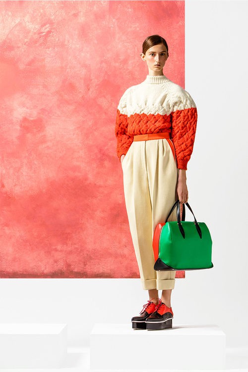 Jersey maxi en dos tonalidades y pantalones estilo sport de la temporada Pre-Fall 2016 de Del Pozo