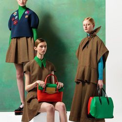 Modelos en tonos marrones para la temporada Pre-Fall 2016 de Del Pozo