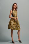 Vestido midi en dorado para la colección Pre-Fall 2016 de Oscar de la Renta