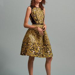 Vestido midi en dorado para la colección Pre-Fall 2016 de Oscar de la Renta