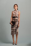 Falda lápiz de tweed y blusa con estampado geométrico para la colección Pre-Fall 2016 de Oscar de la Renta