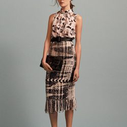 Falda lápiz de tweed y blusa con estampado geométrico para la colección Pre-Fall 2016 de Oscar de la Renta
