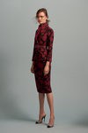 Traje falda y americana con estampado asimétrico para la colección Pre-Fall 2016 de Oscar de la Renta