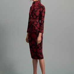 Traje falda y americana con estampado asimétrico para la colección Pre-Fall 2016 de Oscar de la Renta