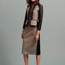 Traje chaqueta y falda recta en negro y crudo para la colección Pre-Fall 2016 de Oscar de la Renta
