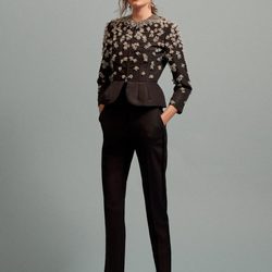 Chaqueta con detalles y pantalón ajustado para la colección Pre-Fall 2016 de Oscar de la Renta