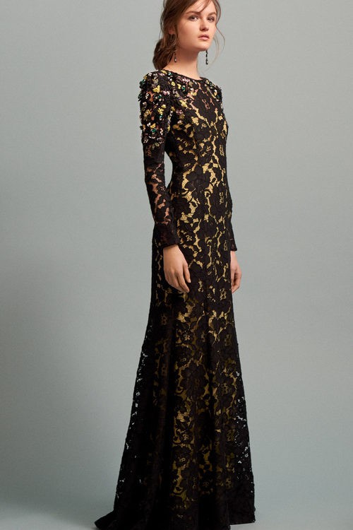 Vestido largo dorado y negro para la colección Pre-Fall 2016 de Oscar de la Renta