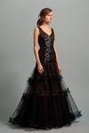 Vestido de gala negro con falda con capas de tul de la colección Pre-Fall 2016 de Oscar de la Renta