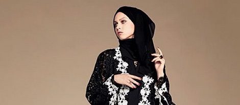 Túnica y velo con bordados de la colección 'Abaya' de Dolce & Gabbana