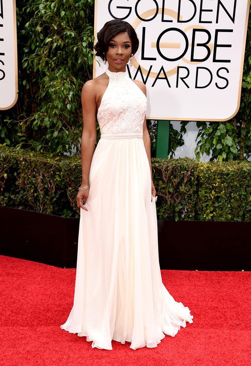 Gabrielle Union con vestido largo blanco con falda de tul y cuerpo ajustado