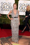 Heidi Klum con vestido de plumas plateadas de Marchesa