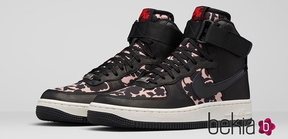 Zapatillas deportivas con estampado 'cameo' de la colección colaborativa Liberty London x Nike