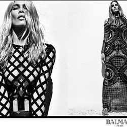 Claudia Schiffer con vestido largo ajustado de rejilla de Balmain para la primavera/verano 2016