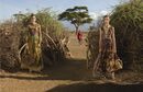 Vestidos largos con estampados vegetales en verde y marrón de Valentino