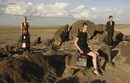 Vestidos túnica en negro, marrón y estampado geométrico de Valentino