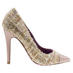 Stiletto efecto tela raída ocre de Úrsula Mascaró
