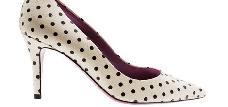 Stiletto con estampado de topos en blanco y negro de Úrsula Mascaró