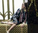 Shasa Pivovarova con blazer de rayas verticales de Prada